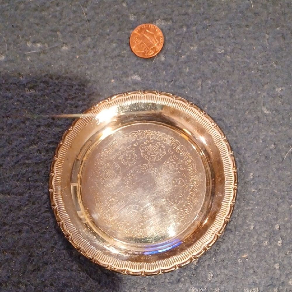 Elegant Silver Decorative Plate There Are 7 Coster Size Plates